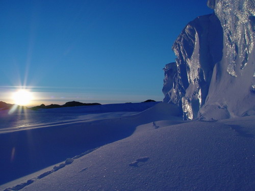 Солнце в Антарктиде - как бусина в украшении