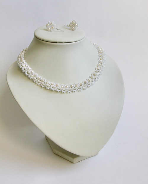 Свадебное ожерелье и серьги из бисера и жемчуга