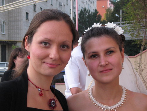 Дарина Никонова и Татьяна (в роли невесты)