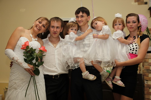 Анастасия и Евгений и их дети-тройняшки