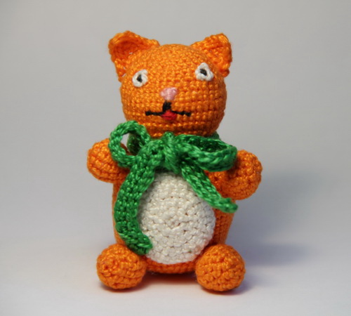 Японская маленькая вязаная крючком кукла амигуруми - оранжевая кошка