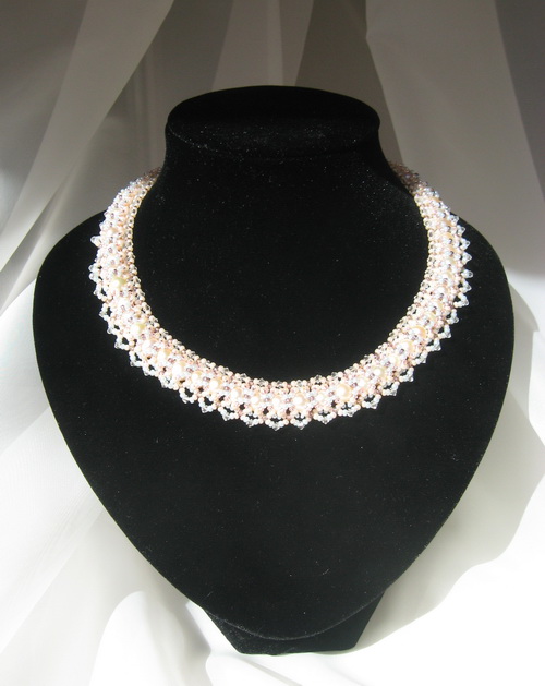 Элегантное ожерелье из розового жемчуга